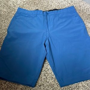 Mens 36 golf shorts.  Never worn without tags.